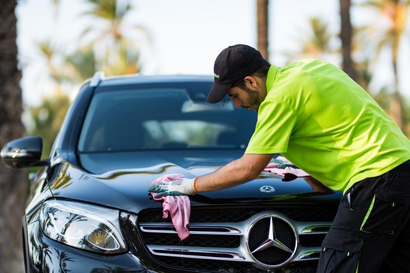 Se necesita 2 operarios para lavado de coches a domicilio